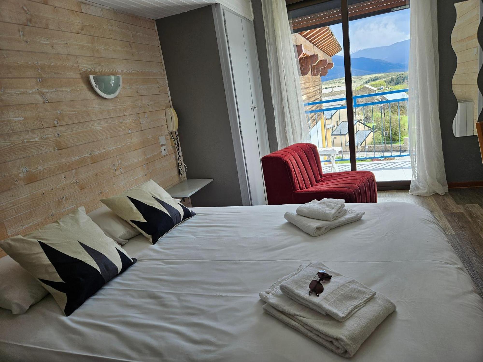 Hotel L'Oustalet Font-Romeu-Odeillo-Via Ngoại thất bức ảnh